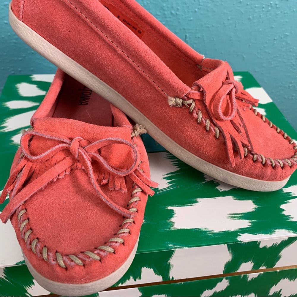 Minnetonka Moccasin Salmon Color, Boat Sole Size 8